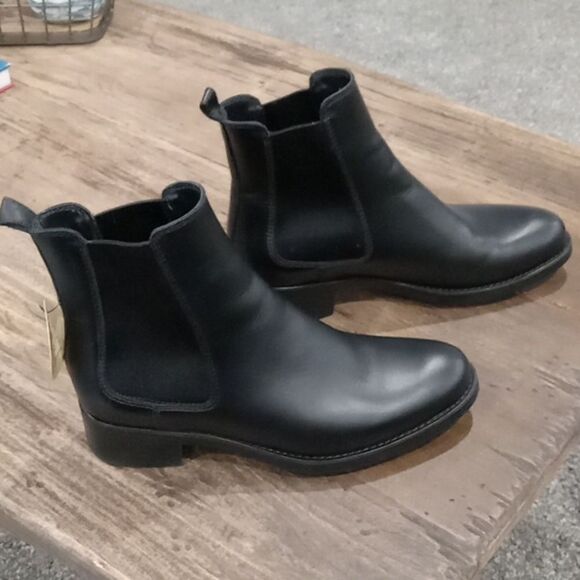 La Canadienne Sara Waterproof Black Chelsea Leather Booties. Size 8.5 NWT - Picture 3 of 6